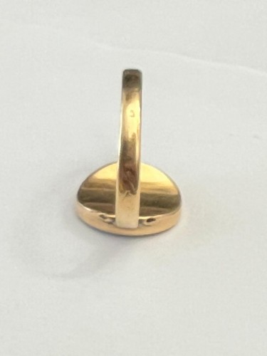 Napoléon III - Bague à secret en or jaune orné d'une plaque d'onyx