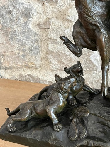 Antiquités - Auguste Nicolas Cain (1821-1894) - Lionne portant un sanglier à ses lionceaux