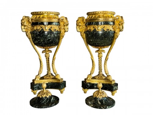 Paire de cassolettes en bronze doré et marbre vert de mer vers 1880