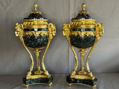 Pair of gilt bronze and verde antico marble cassolettes, circa 1880 - Decorative Objects Style Napoléon III