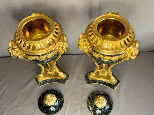 19th century - Pair of gilt bronze and verde antico marble cassolettes, circa 1880