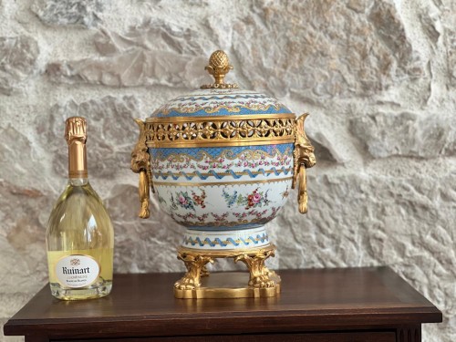 Coupe avec couvercle en porcelaine de Paris et bronze doré 20e - Objet de décoration Style 