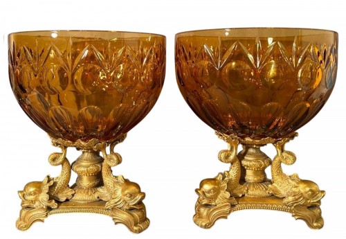 Paire de coupes en cristal de Bohème taillé fumée et bronze doré