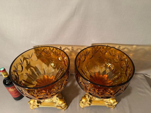 Antiquités - Paire de coupes en cristal de Bohème taillé fumée et bronze doré