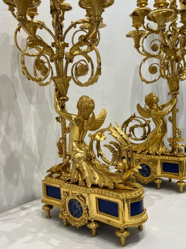 Luminaires Bougeoirs et Chandeliers - Paire de candélabres aux femmes ailées XIXe siècle