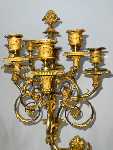 XIXe siècle - Paire de candélabres aux femmes ailées XIXe siècle