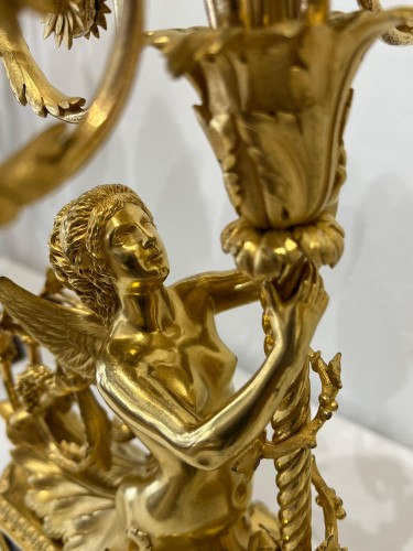 Antiquités - Paire de candélabres aux femmes ailées XIXe siècle