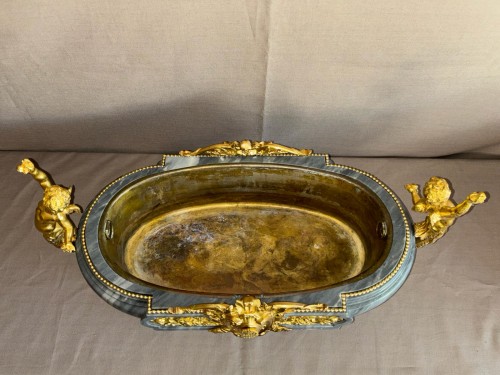 XVIIIe siècle - Jardinière en marbre bleu turquin et bronze doré fin XVIIIe siècle