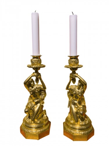 Paire de flambeaux du XIXe siècle en bronze ciselé et doré