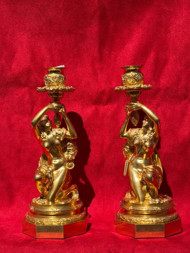 Luminaires Bougeoirs et Chandeliers - Paire de flambeaux du XIXe siècle en bronze ciselé et doré