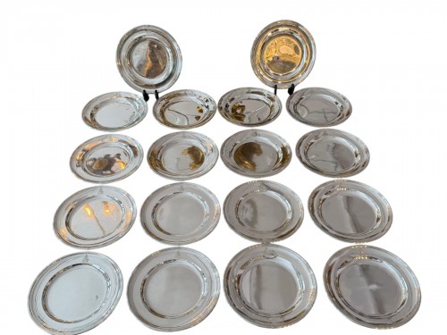 Maison ODIOT et Léonard Vincelet - Ensemble de 18 assiettes en argent massif