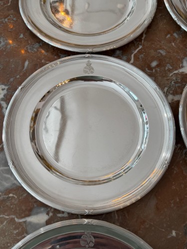 Antiquités - Maison ODIOT et Léonard Vincelet - Ensemble de 18 assiettes en argent massif