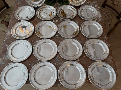 Antiquités - Maison ODIOT et Léonard Vincelet - Ensemble de 18 assiettes en argent massif