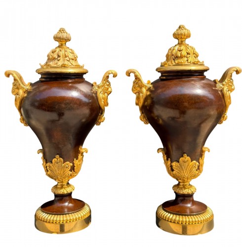 Paire de cassolettes néoclassiques en bronze patiné et bronze doré – XIXe siècle