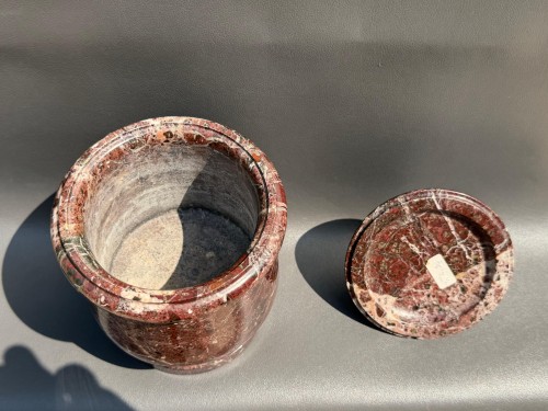 XIXe siècle - Pot couvert en marbre Rosso Levanto – Travail italien, fin XVIIIe début XIXe siècle
