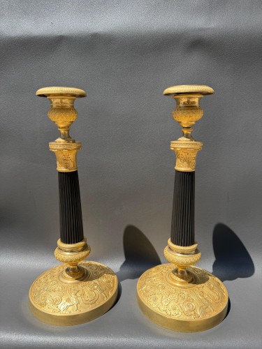 Luminaires Bougeoirs et Chandeliers - Paire de flambeaux Epoque Restauration 1815-1820