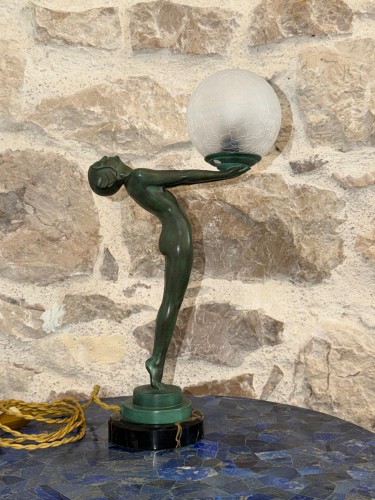 Lampe Art Déco Nu Debout avec Globe Lumina par Max le Verrier - Luminaires Style Art Déco