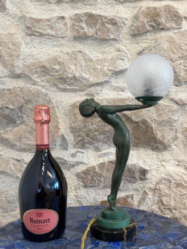 Luminaires Lampe - Lampe Art Déco Nu Debout avec Globe Lumina par Max le Verrier
