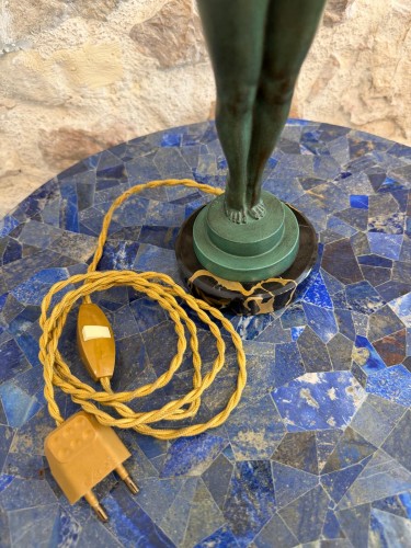 XXe siècle - Lampe Art Déco Nu Debout avec Globe Lumina par Max le Verrier