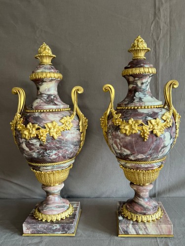 Paire de cassolettes fin XIXe en marbre Brèche de Violette et bronze doré - Objet de décoration Style Napoléon III