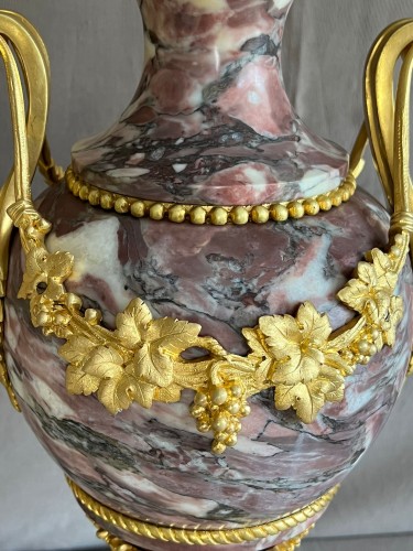 Antiquités - Paire de cassolettes fin XIXe en marbre Brèche de Violette et bronze doré