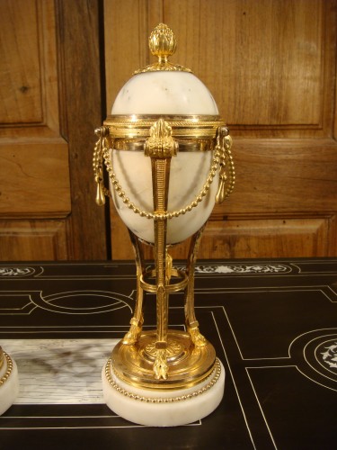 Objet de décoration Cassolettes, coupe et vase - Paire de cassolettes formant bougeoirs