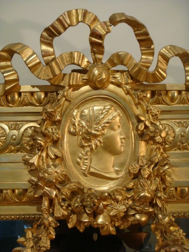 Large gilded mirror with woman&#039;s profile - Late 19t century - 