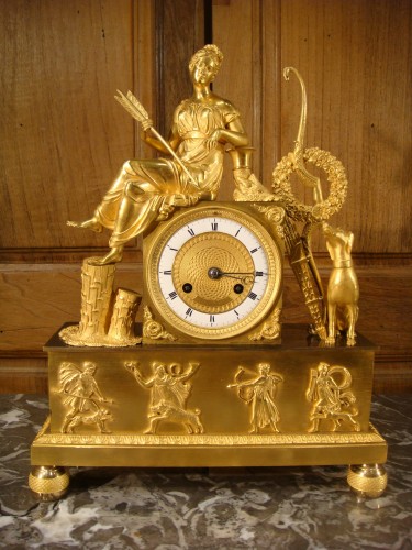 Diane Chasseresse, Pendule en Bronze d’époque Restauration - Horlogerie Style Restauration - Charles X