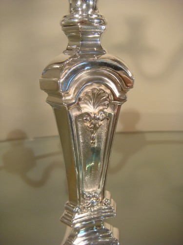 XIXe siècle - Paire de candélabres en bronze argenté fin XIXe