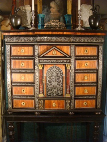 Cabinet architectural Louis XIV en ébène et bois noirci à incrustation d’étain - Mobilier Style Louis XIV
