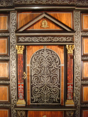 XVIIe siècle - Cabinet architectural Louis XIV en ébène et bois noirci à incrustation d’étain