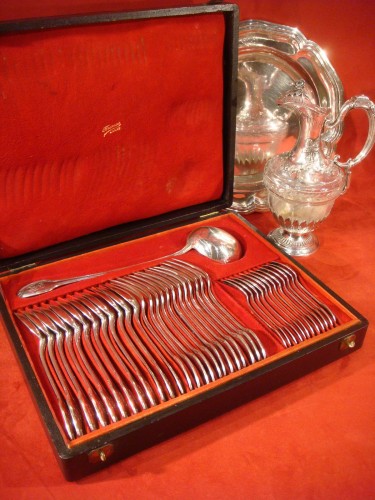 Ménagère de douze couverts en argent massif - Argenterie et Orfèvrerie Style 