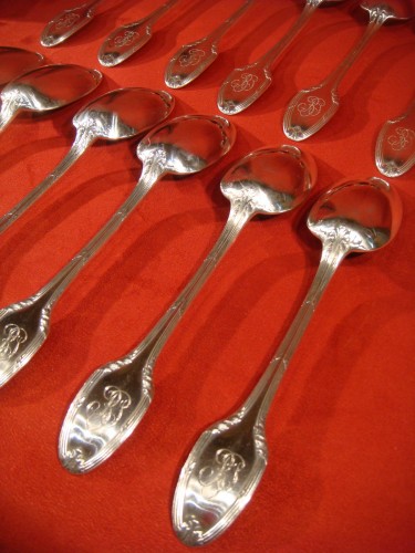  - Ménagère de douze couverts en argent massif