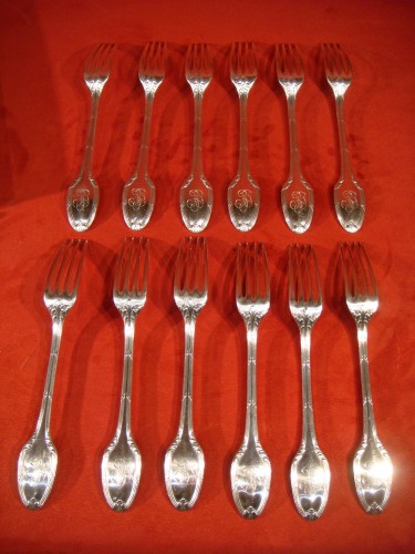 Antiquités - Ménagère de douze couverts en argent massif