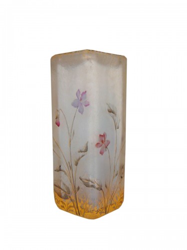 Daum Nancy  - Vase  Art Nouveau à décor de vvolettes 