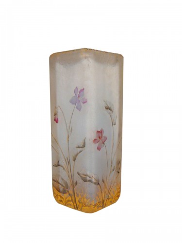 Daum Nancy  - Vase  Art nouveau à décor de vvolettes 