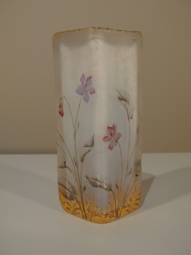 Verrerie, Cristallerie  - Daum Nancy  - Vase  Art Nouveau à décor de vvolettes 
