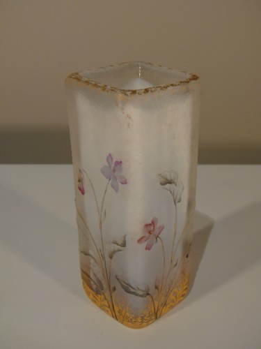 Daum Nancy  - Vase  Art Nouveau à décor de vvolettes  - Antiquaires Balzeau & Brion