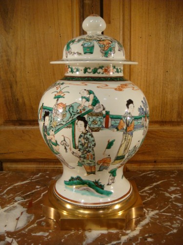 Porcelain jar Green family, China 19th century - Asian Works of Art Style 