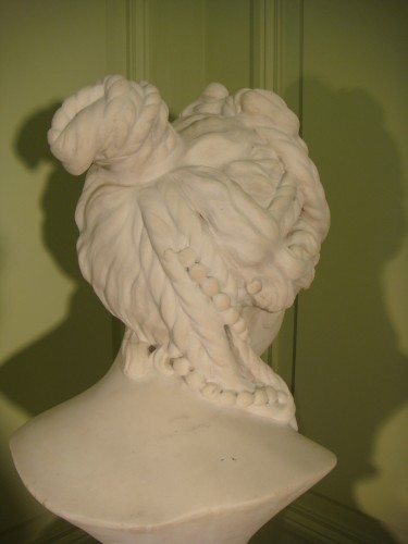 Restauration - Charles X - Buste en marbre , 1ere moitié du XIXe Siècle
