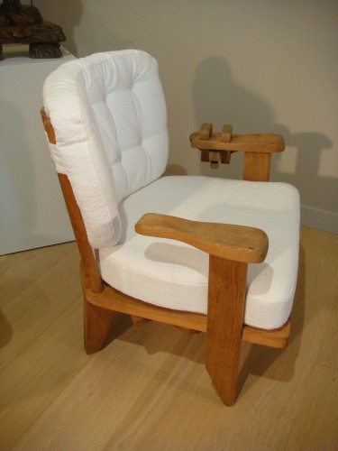 Guillerme et Chambron - Pair of oak armchairs with glass holder - 50