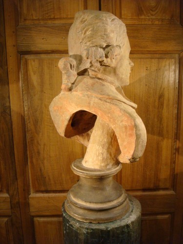 XVIIIe siècle - Buste de gentilhomme en plâtre patiné