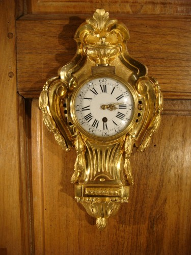 Petit cartel d'alcôve en bronze doré Transition - Horlogerie Style Transition