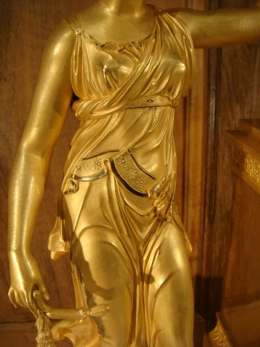XIXe siècle - Grande Pendule en bronze ciselé et doré Epoque Empire Restauration