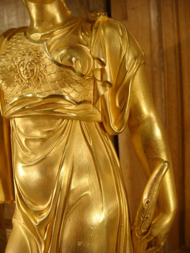 Antiquités - Pendule en bronze doré représentant Minerve, début Restauration