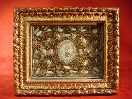 Cadre reliquaire paperolles début XVIIIe siècle - Antiquaires Balzeau & Brion