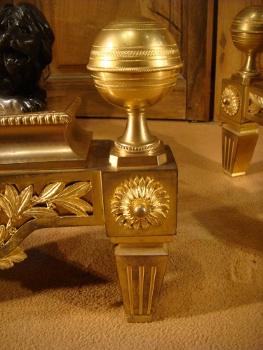 Empire - Paire de chenets aux lions couchés en bronze d'époque Consulat