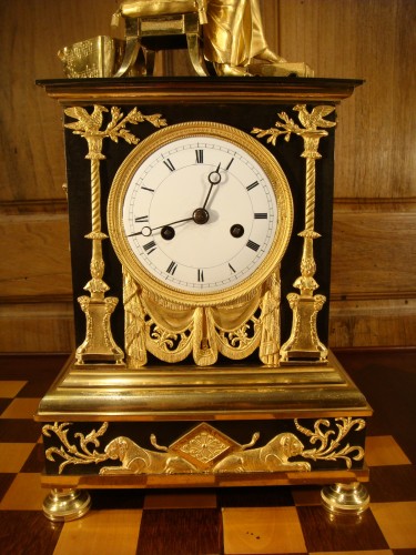 XIXe siècle - Femme jouant de la lyre, pendule en bronze d'époque Empire