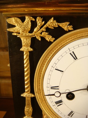 Antiquités - Femme jouant de la lyre, pendule en bronze d'époque Empire