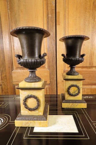 Objet de décoration Cassolettes, coupe et vase - Paire de cassolettes vases Médicis en bronze